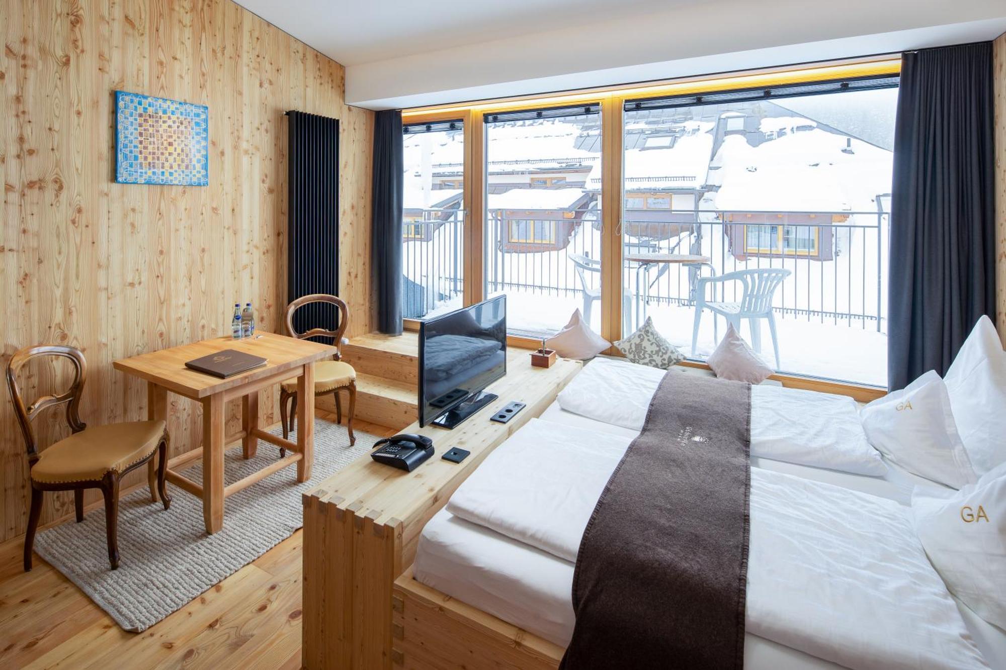Hotel Goldener Adler - Im Sommer Silvretta Card Premium Inkludiert Ischgl Exterior photo